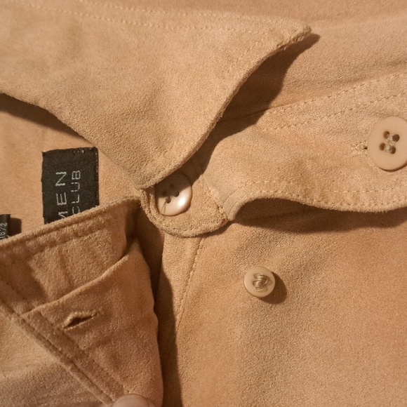 Soft Button-Up Shirt in Tan Classic vintage Classic with a comfortable loose fit - Picture 4 of 7